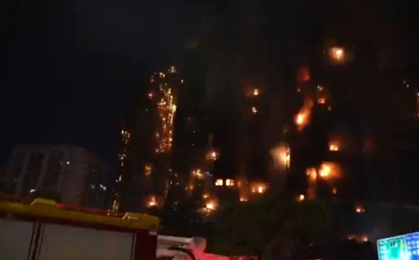 হংকং-এ আবাসিক কমপ্লেক্সে ভয়াবহ আগুন, প্রাণহানি ১৩, চারদিকে আতঙ্ক! (ভিডিও)